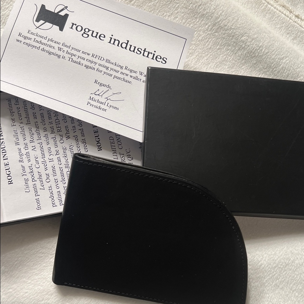 Men’s Black Genuine Leather RFID-Blocking Wallet